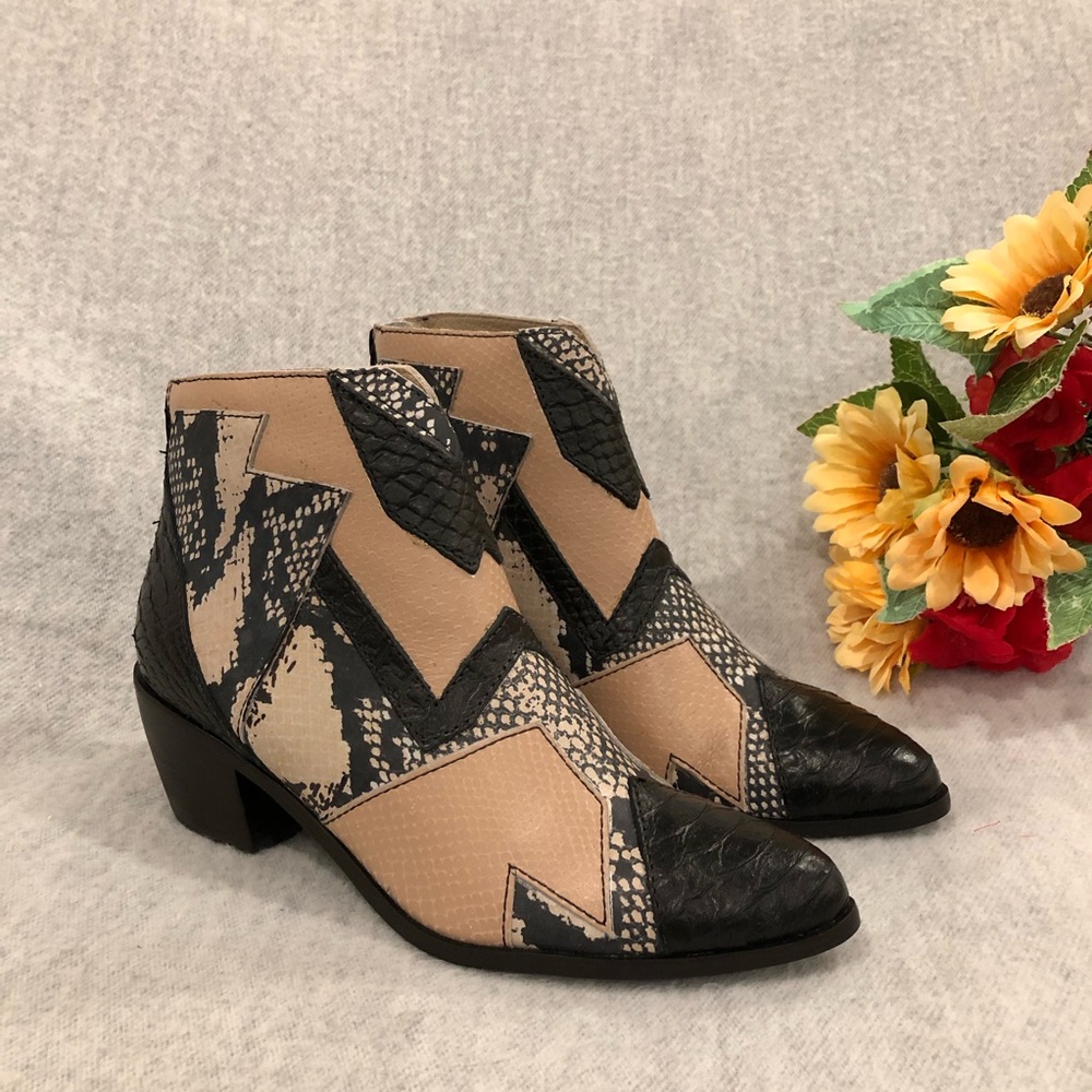 NWT - Matisse Women's Black and Tan Snake Print Ankle Boots - Picture 1 of 16
